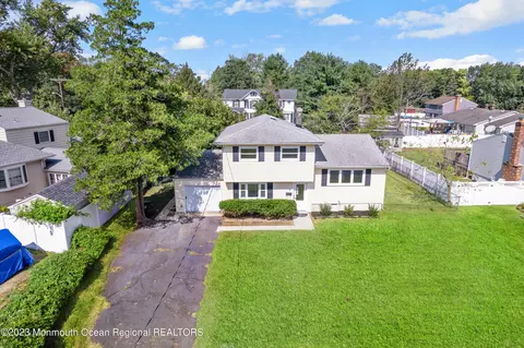 2 Garrett Pl, New Monmouth, NJ 07748