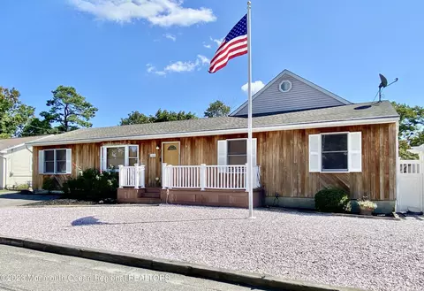 1045 Seaman Ave, Beachwood, NJ 08722