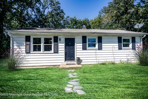 8 Spruce Blvd, Browns Mills, NJ 08015
