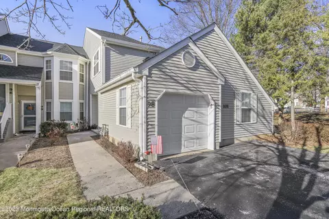98 Pagoda Ln, Freehold, NJ 07728