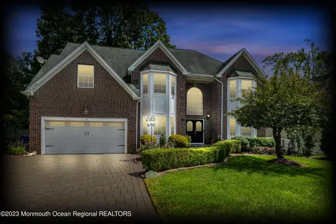 5 Lexington Ave, Toms River, NJ 08753