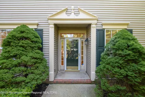 100 Nutmeg Ln #N100, Holmdel, NJ 07733