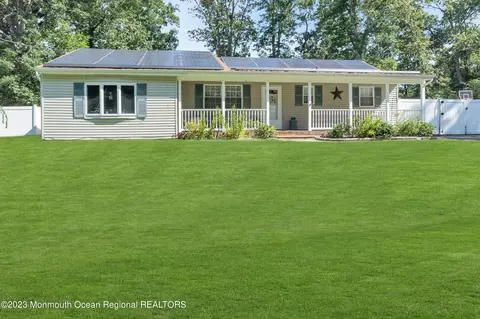 18 Brookside Dr, Howell, NJ 07731