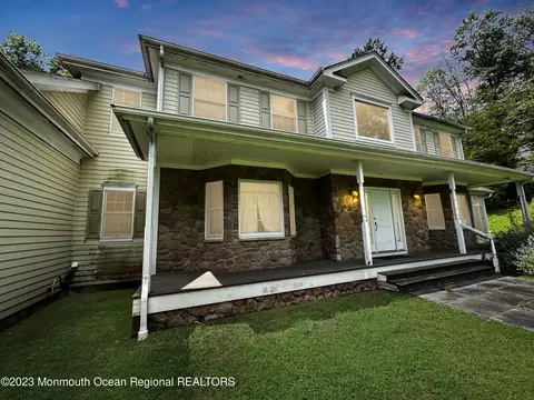 204 Taylors Mill Rd, Readington, NJ 08870