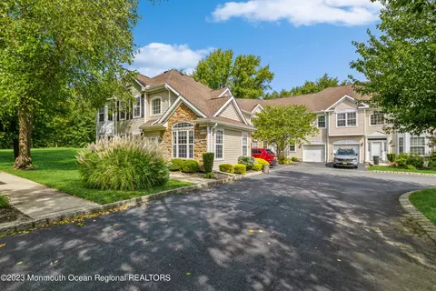 190 Shinnecock Dr, Manalapan, NJ 07726