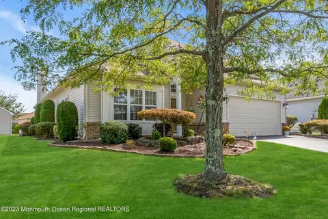 26 Lorenzo Rd, Manchester, NJ 08759