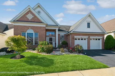 76 Country Club Dr, Monroe, NJ 08831