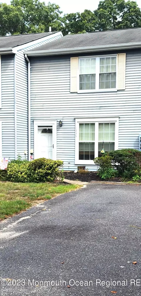 1336 Paris Ct, Lakewood, NJ 08701