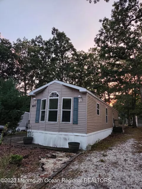 107 Hickory Ln, Barnegat, NJ 08005