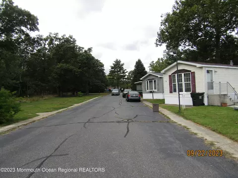 9 Phillips St, Howell, NJ 07731 photo 2
