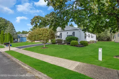 67 Redhook Bay Dr, Toms River, NJ 08757
