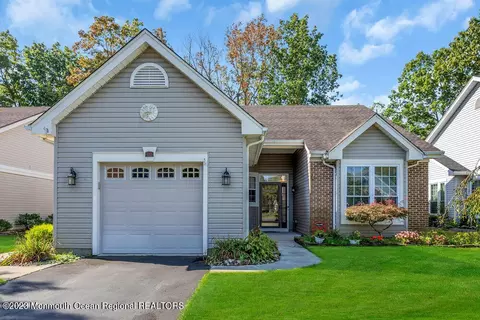 132 Sylvan Lake Blvd, Bayville, NJ 08721
