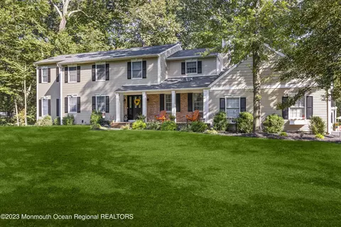 101 Oak Glen Ct, Lincroft, NJ 07738