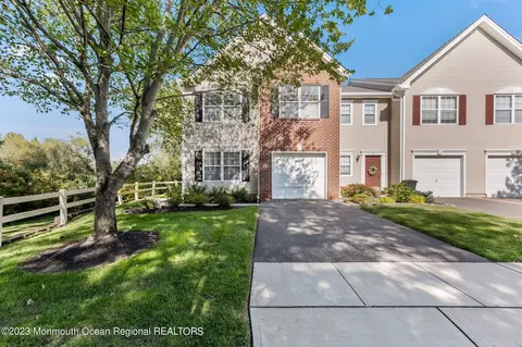 88 Wood Duck Ct, Freehold, NJ 07728
