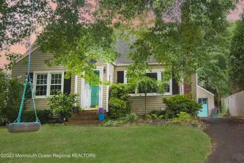 24 Saint Nicholas Pl, Red Bank, NJ 07701