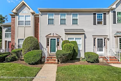 106 Richmond Ct N, Holmdel, NJ 07733