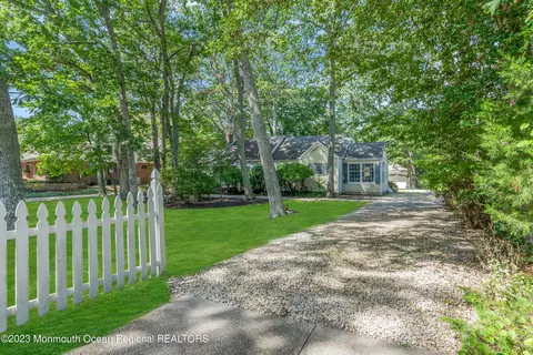 Exterior - 1007 Forrest Rd, Brielle, NJ 08730 photo 5 of 13