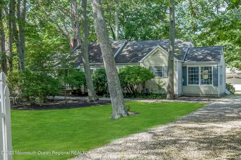 Exterior - 1007 Forrest Rd, Brielle, NJ 08730 photo 3 of 13