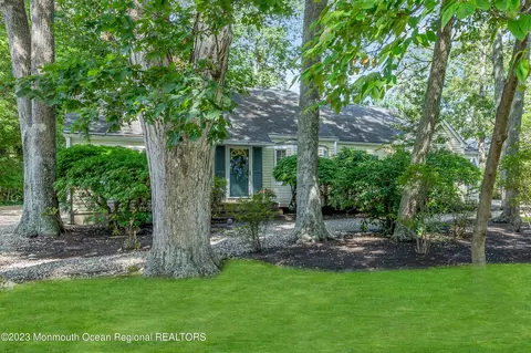 Exterior - 1007 Forrest Rd, Brielle, NJ 08730 photo 4 of 13