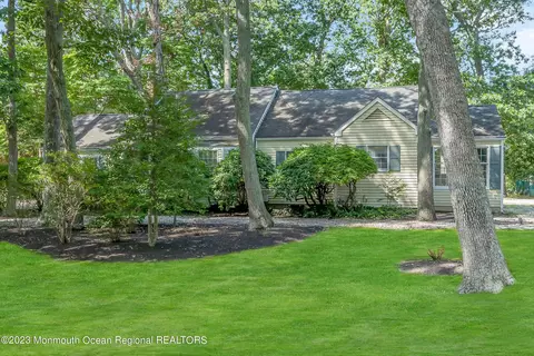 1007 Forrest Rd, Brielle, NJ 08730