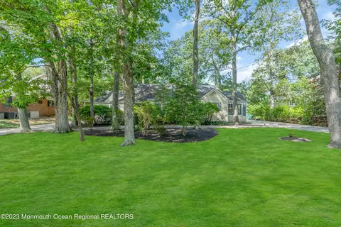 Exterior - 1007 Forrest Rd, Brielle, NJ 08730 photo 7 of 13