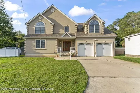 57 Pear St, Tinton Falls, NJ 07724