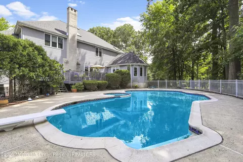 14 Autumn Ln, Freehold, NJ 07728