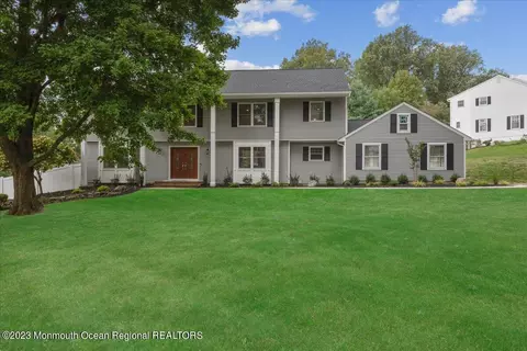 17 Quaker Rd, Middletown, NJ 07748