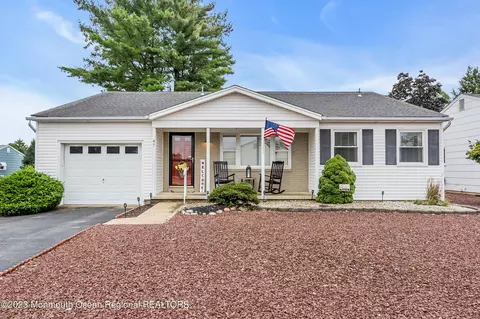 47 Carlisle Rd, Toms River, NJ 08757