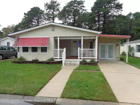 12 Pine Ridge Blvd, Whiting, NJ 08759