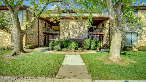 142 Cross Slope Ct #H, Manalapan, NJ 07726