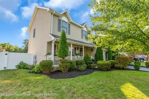 3 Red Maple Ct, Toms River, NJ 08757