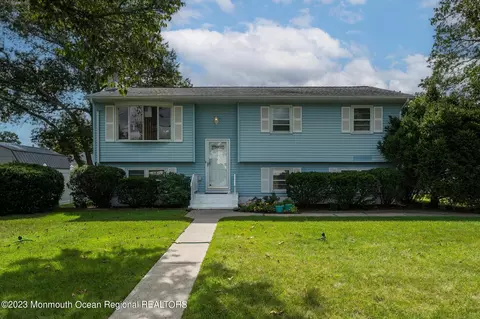 808 Broadway Blvd, Toms River, NJ 08757