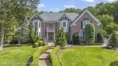 11 Livingston Ct, Marlboro, NJ 07746