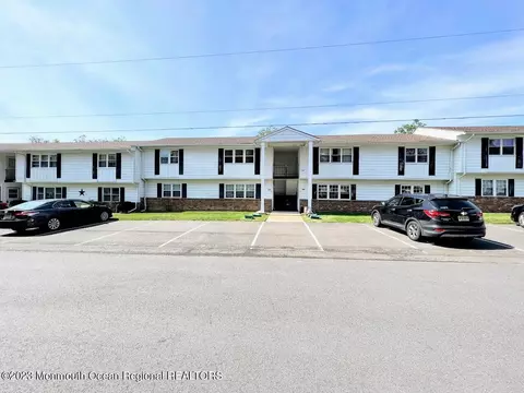 67 Galewood Dr # C, Matawan, NJ 07747