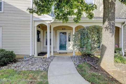 40 Tulip Ln, Freehold, NJ 07728