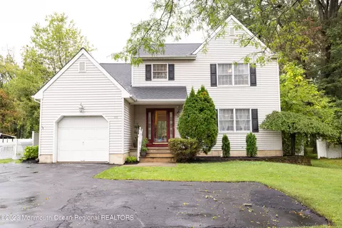 395 Church Ln, North Brunswick, NJ 08902