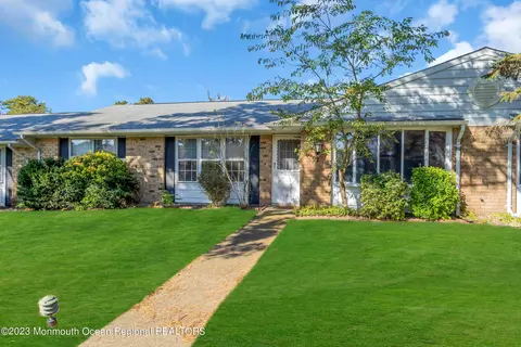 20 Cambridge Cir # c, Manchester, NJ 08759