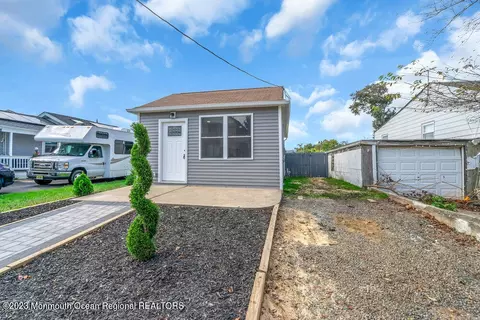 438 Brookside Ave, Laurence Harbor, NJ 08879