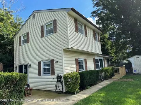 34 Burlington Ave, Leonardo, NJ 07737