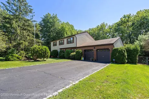 25 Village Dr, Matawan, NJ 07747