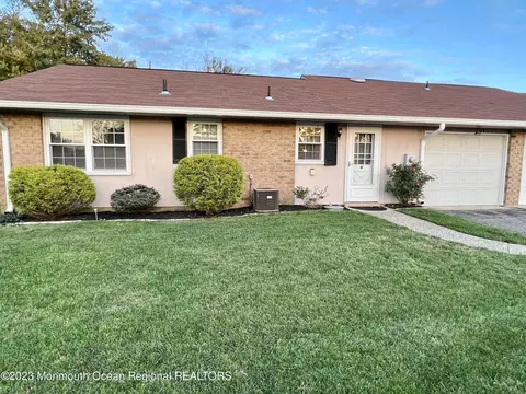 47 Sterling St # B, Manchester, NJ 08759