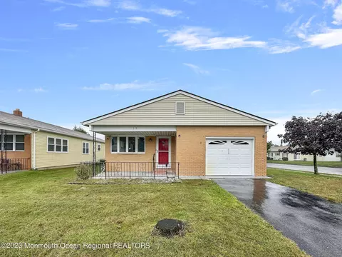 112 Freeport Blvd, Toms River, NJ 08757