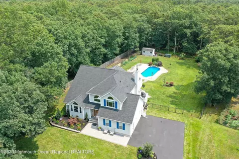 26 Camelot Ter, Jackson, NJ 08527