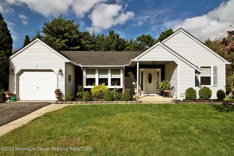 75 Sunset Rd #61, Whiting, NJ 08759