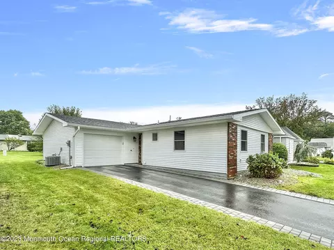 4 Kingsley Ct, Brick, NJ 08724
