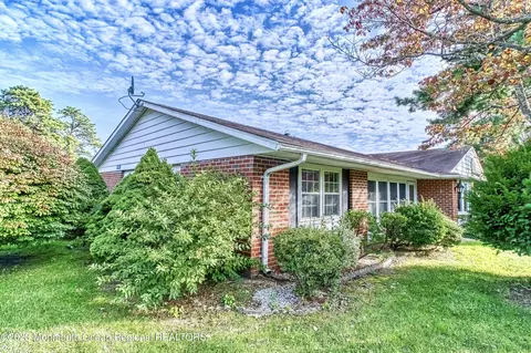 863 Inverness Ct #A, Lakewood, NJ 08701