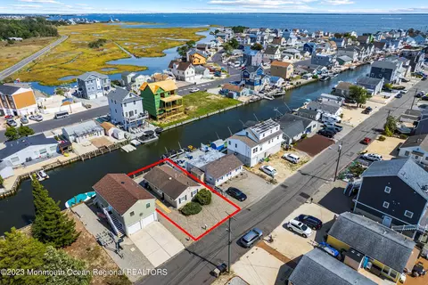 211 Cedar Dr, Bayville, NJ 08721