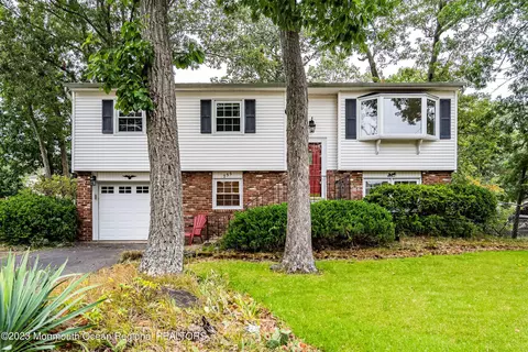 235 Bayville Ave, Bayville, NJ 08721