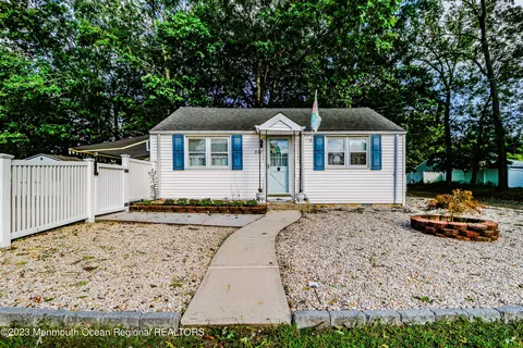 537 Bradley Blvd, Toms River, NJ 08753